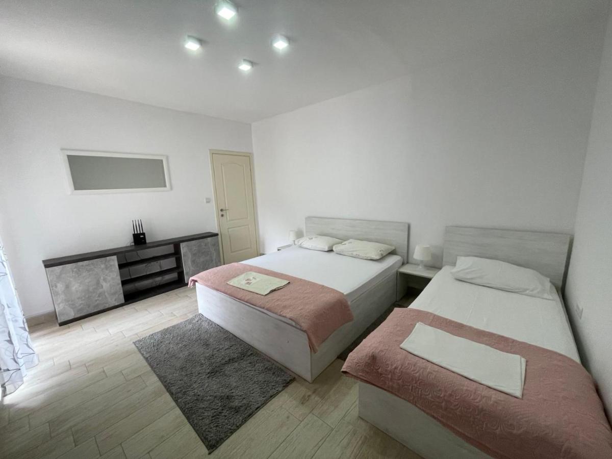 Apartments Pean Тиват Екстер'єр фото