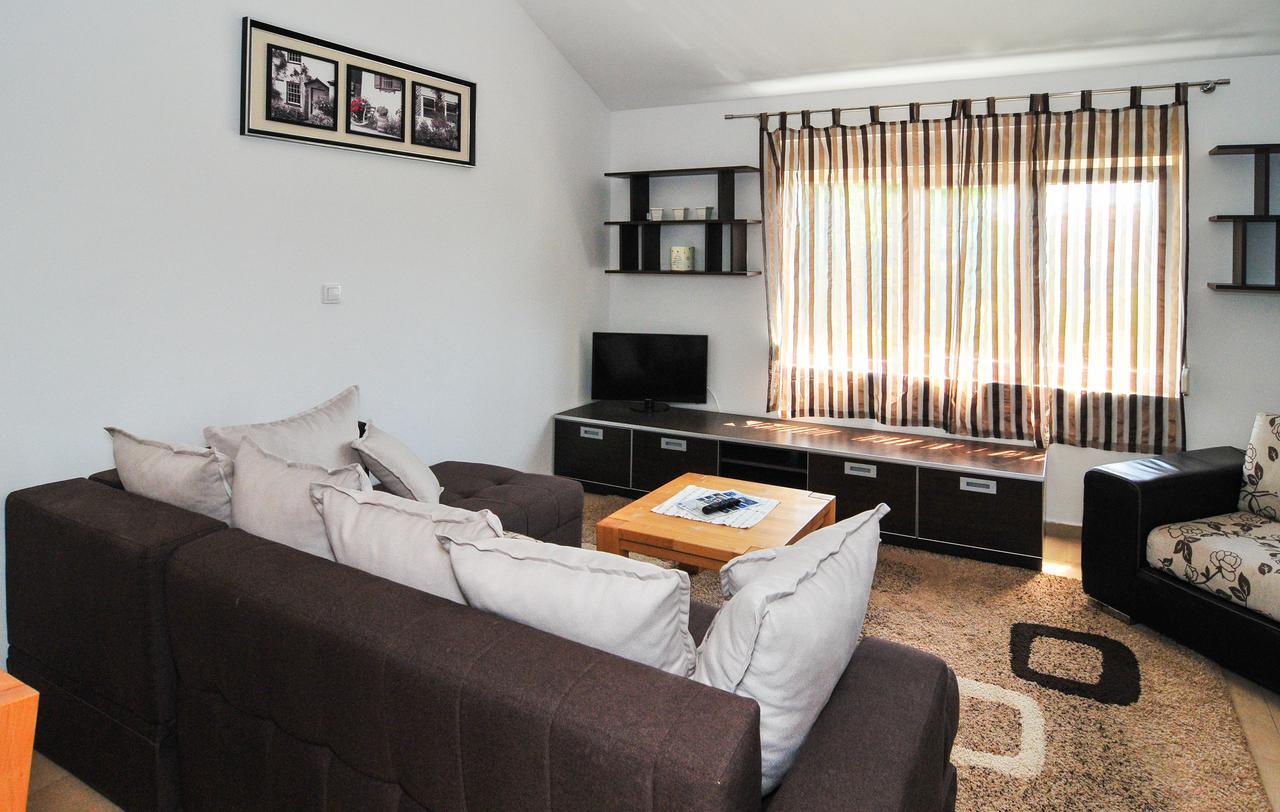 Apartments Pean Тиват Екстер'єр фото