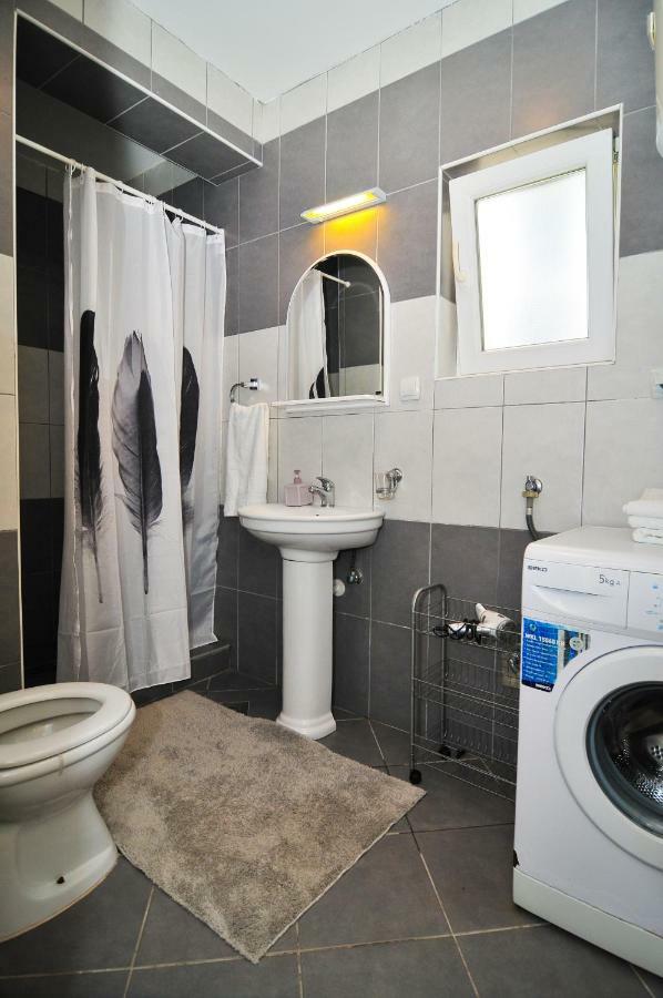 Apartments Pean Тиват Екстер'єр фото