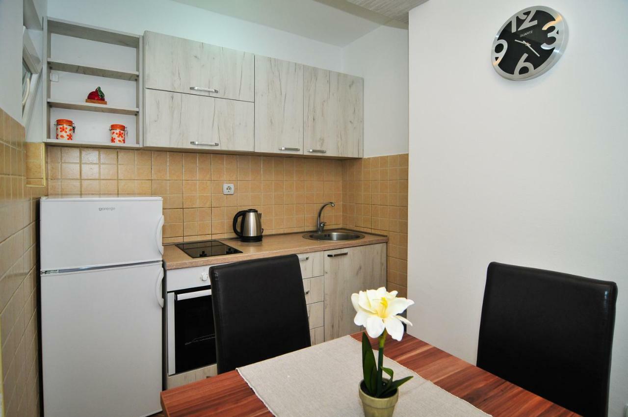 Apartments Pean Тиват Екстер'єр фото